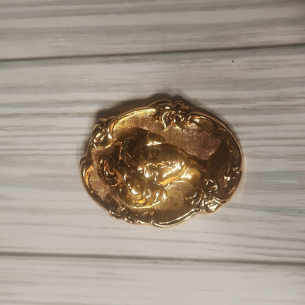 Metal Cameo Brooch